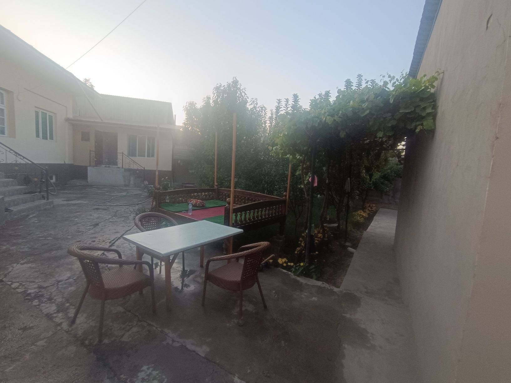 Uchastka sotiladi 4.5 sotx 6 xona