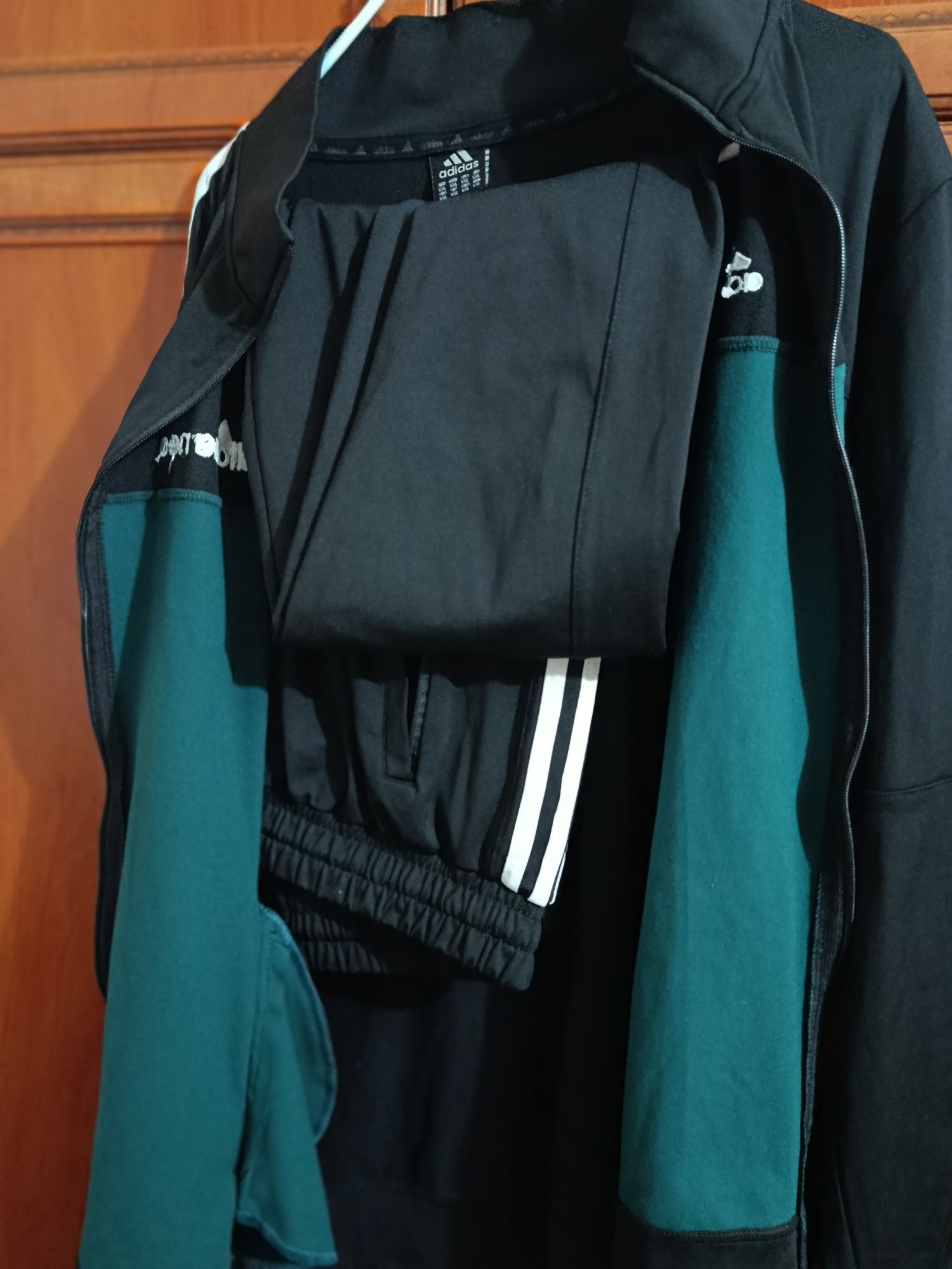 2 Treninguri Adidas ambele mărimea xxl