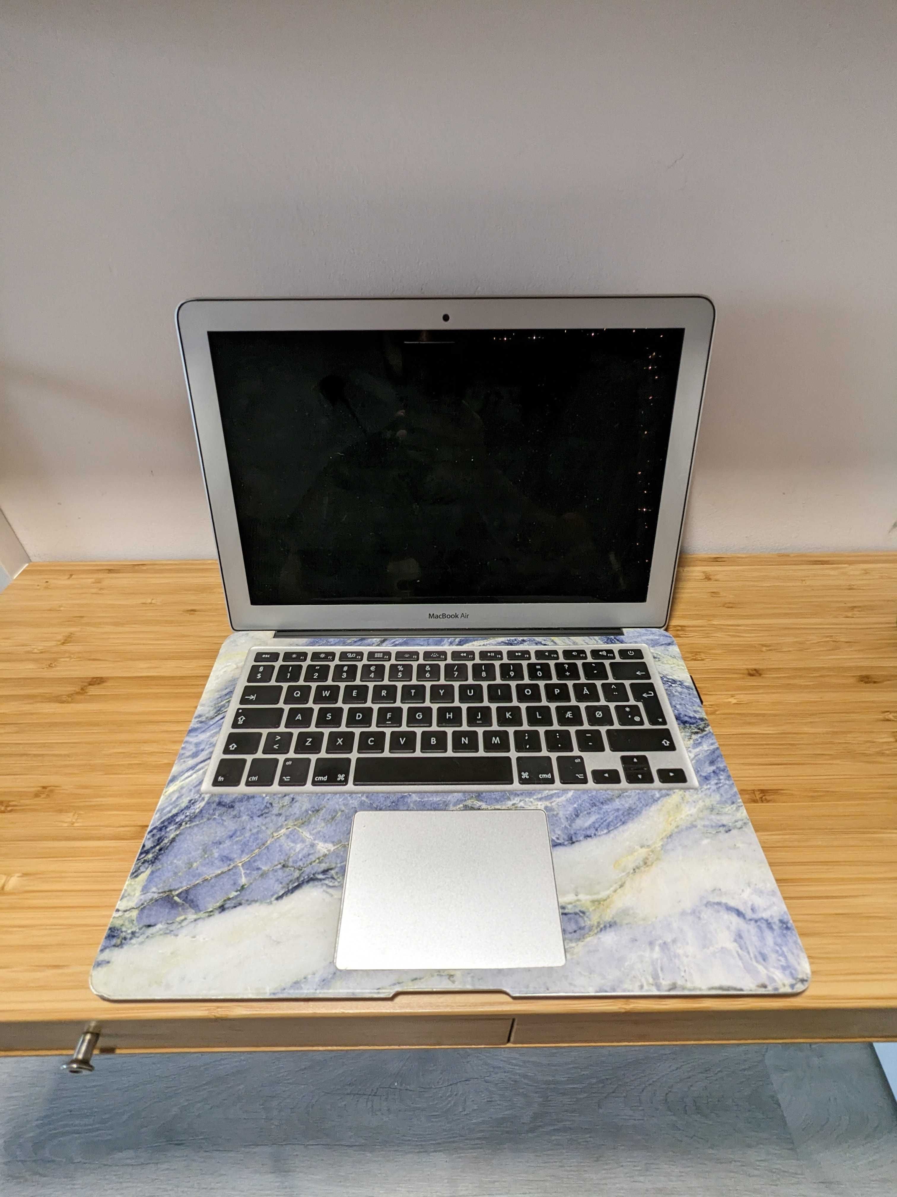 MacBook Air 13-inch, Mid 2013, i5, 8GB RAM, 128GB+ 128GB Card extensie