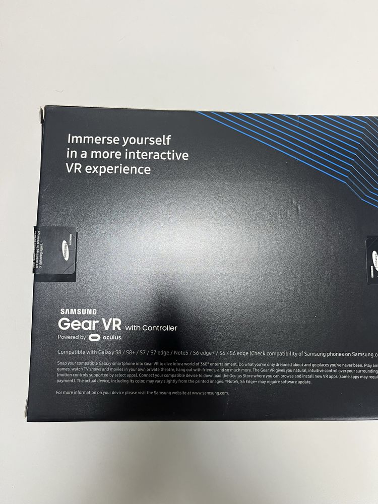 Очила за виртуална реалност Samsung Gear VR с контролер