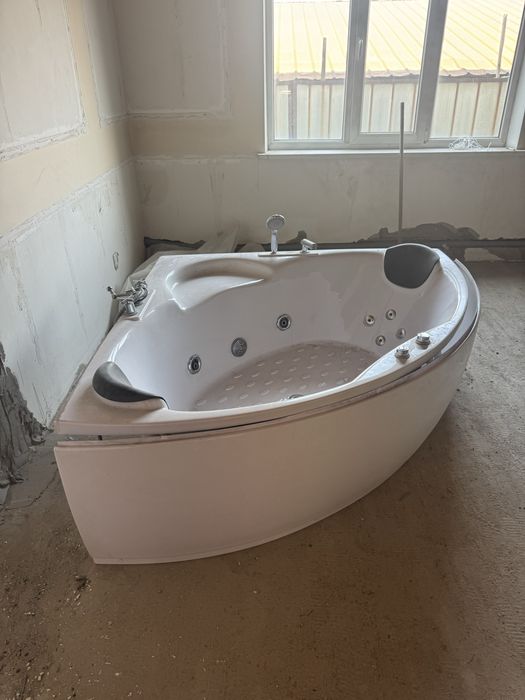 Джакузи ванна в хорошем состоянии