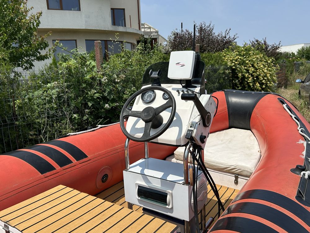 Barca RIB cu motor si peridoc
