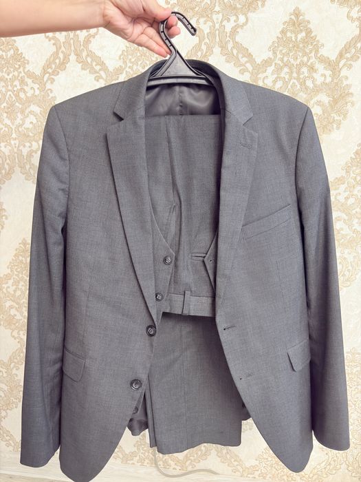 Костюм тройка новая