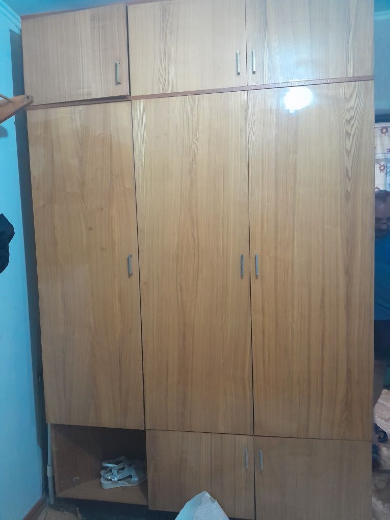 Продам шкаф в прихожую
