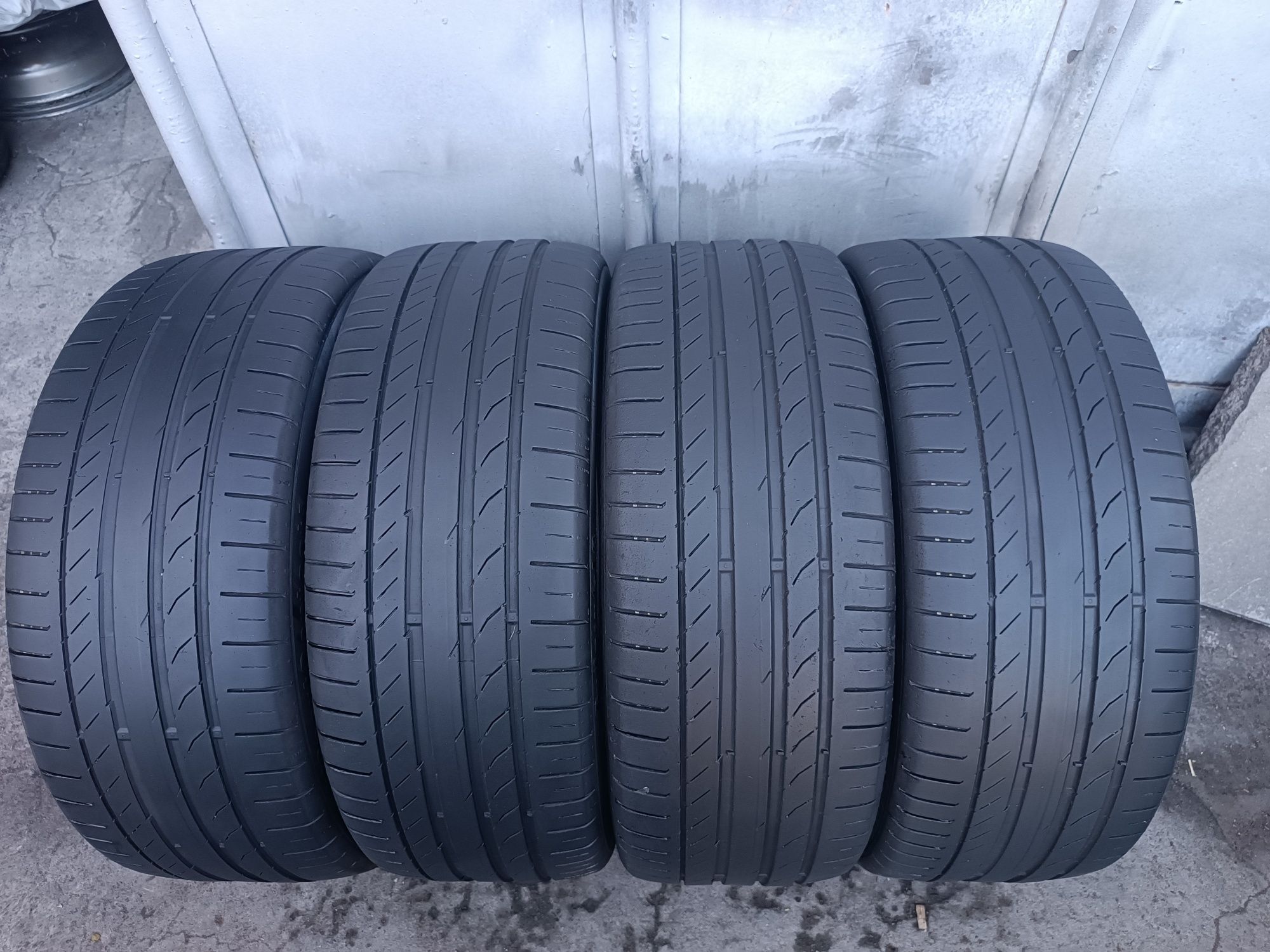 245/45/19 Continental