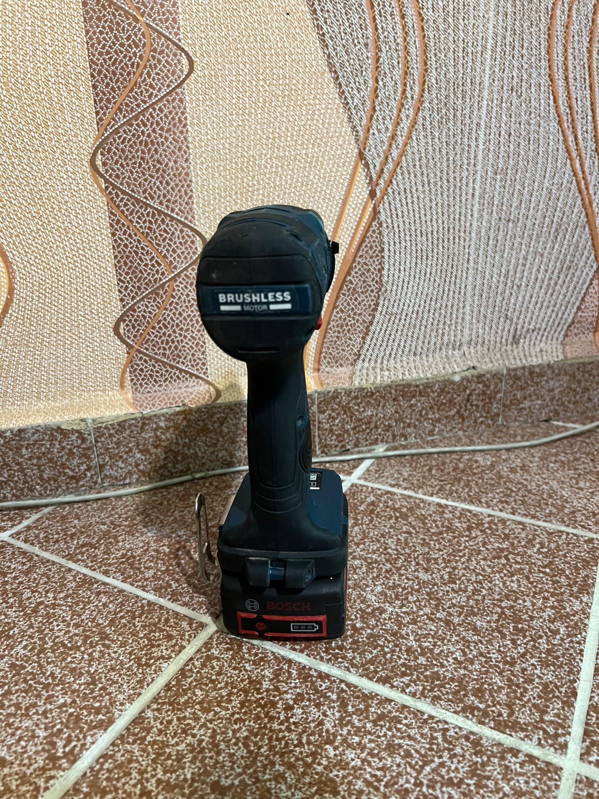 Безчетков акумулаторен гайковерт импакт Бош Bosch GDX 18V-210 C + 5А