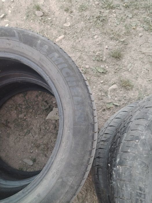 Vând patru anvelope