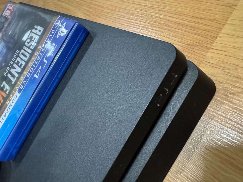 Playstation 4 slim
