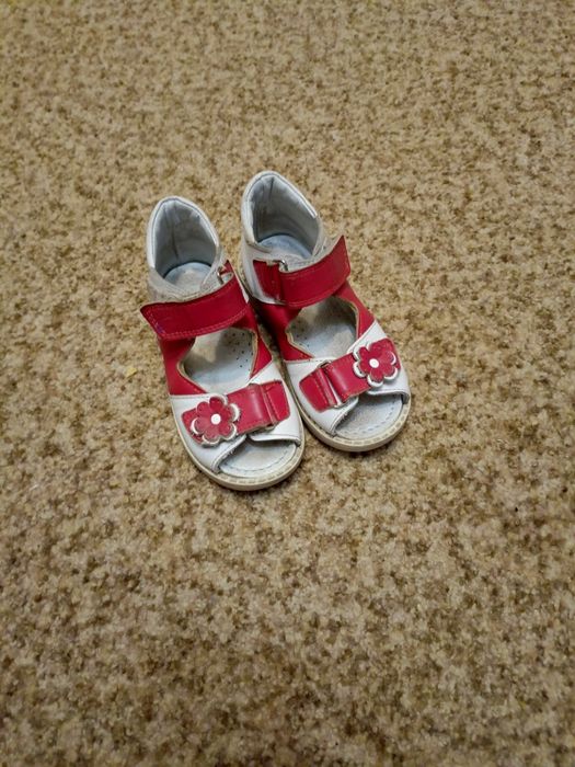 Продам детские сандалии на девочку. Торга нет