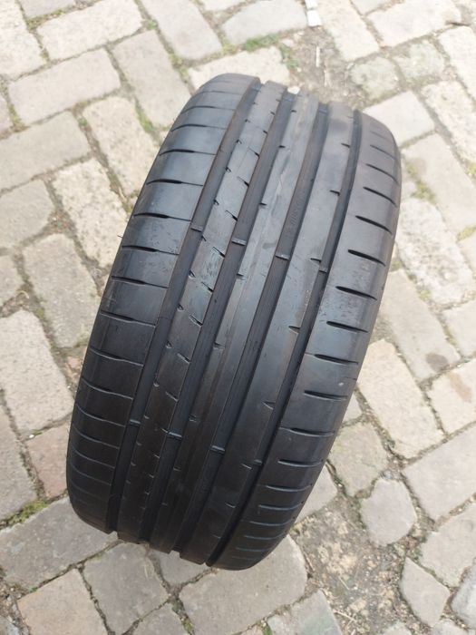 O bucată 225/40 R18 vară - una Pirelli Dunlop