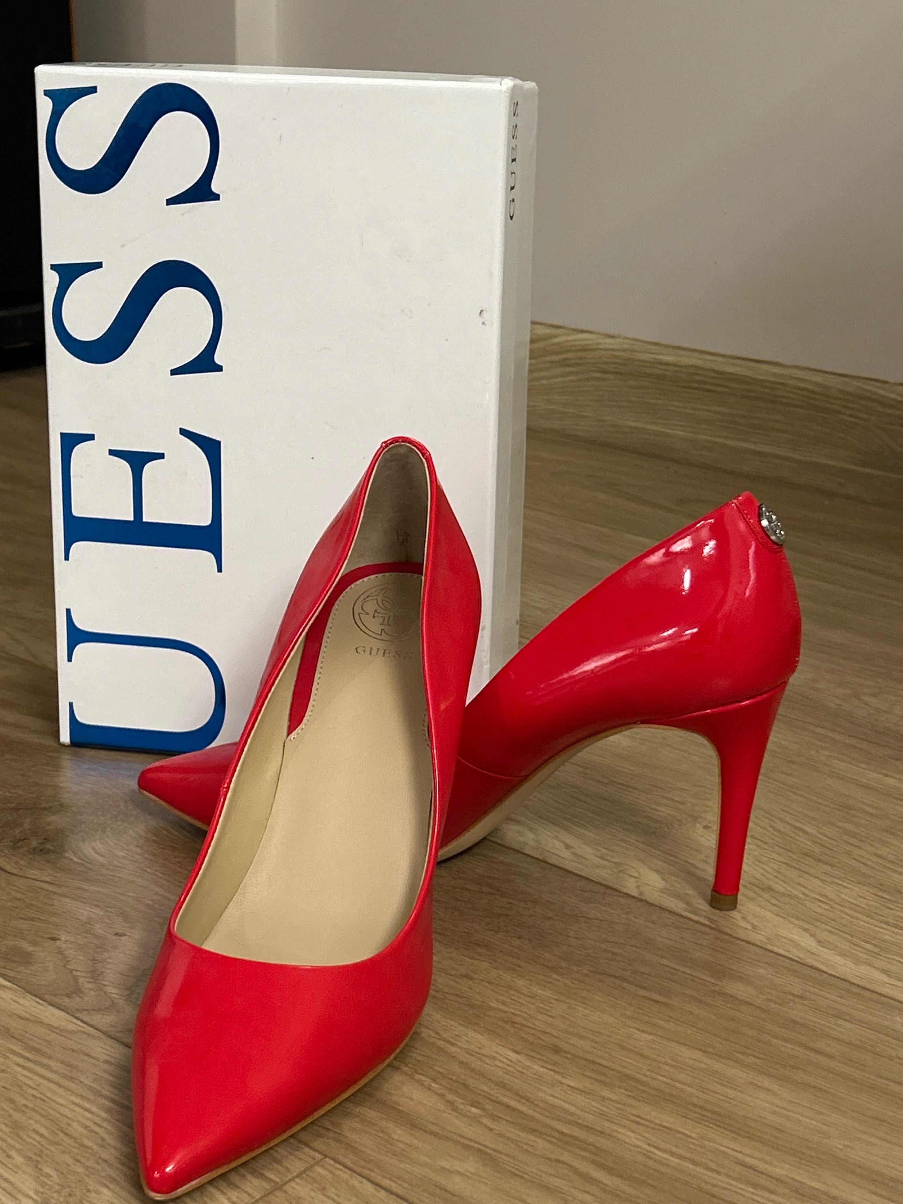 Елегантни обувки GUESS