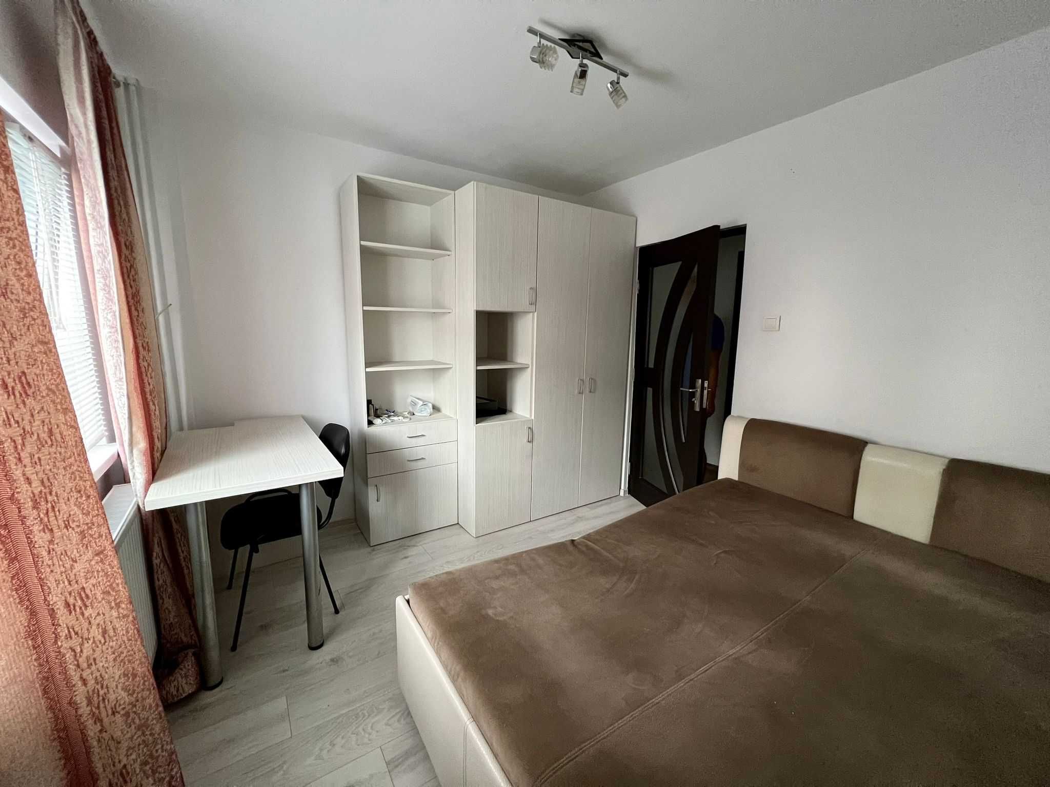 Apartament 3 camere renovat, zona centrala Arad