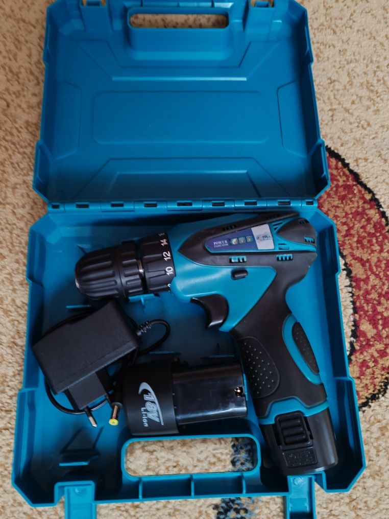 Vand masina de cordless drill cu 2 acumlator.