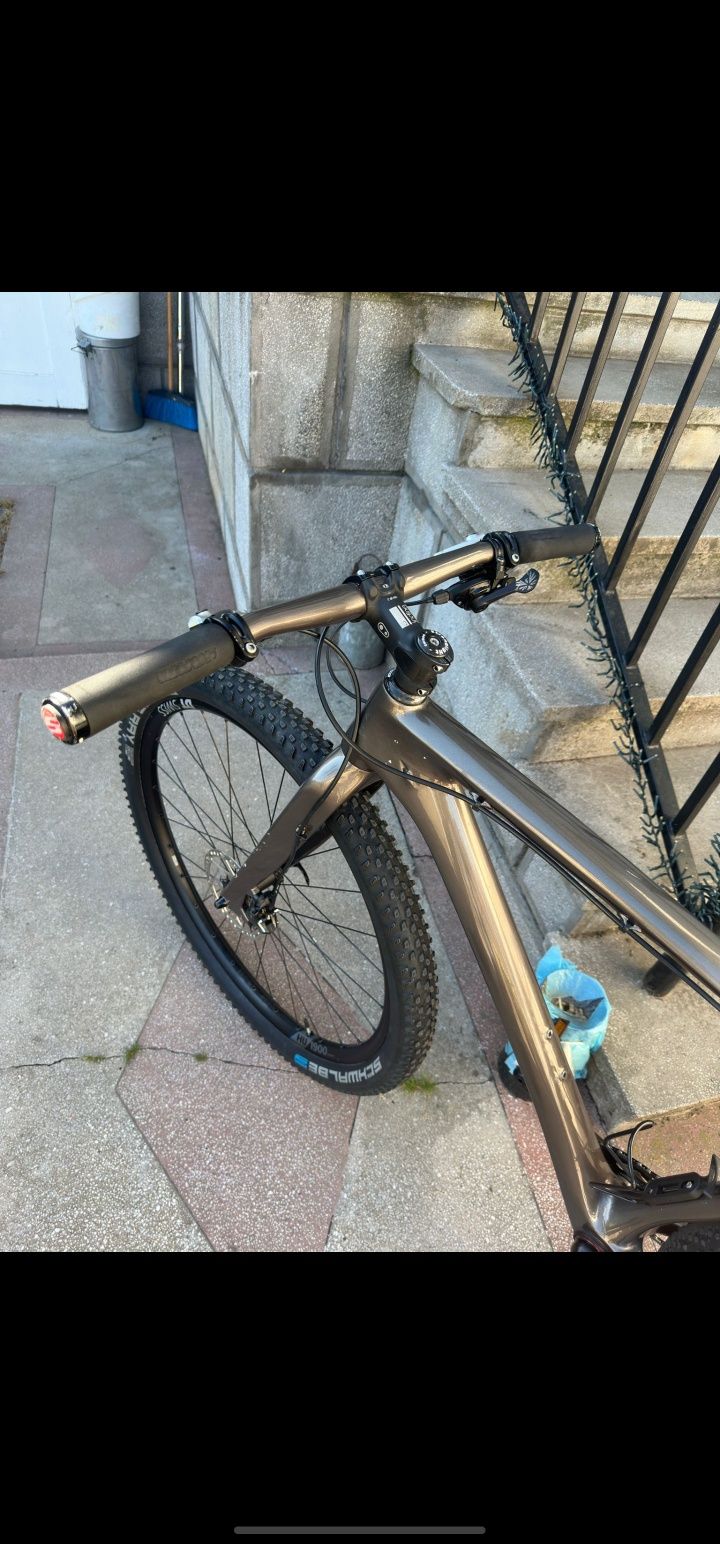 Vând bicicleta Cube gravel full carbon shimano grx mărimea L roti 29