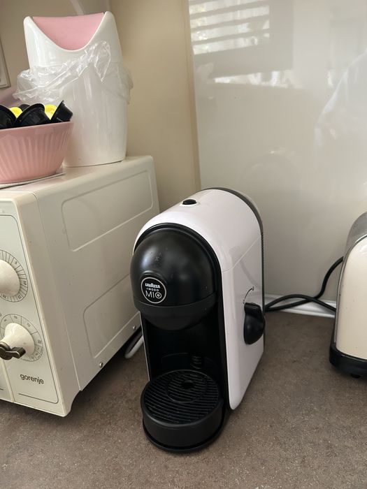 Еспресо кафемашина с капсули LAVAZZA MINU COMPACT A MODO MIO