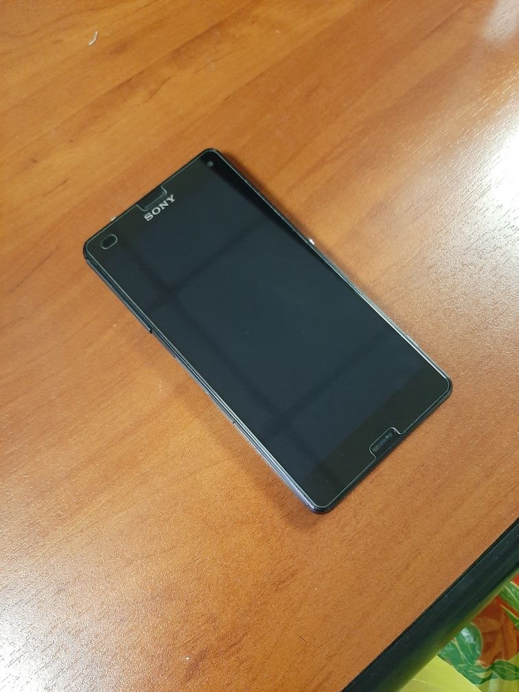 Продам смартфон Sony Xperia Z3 Compact