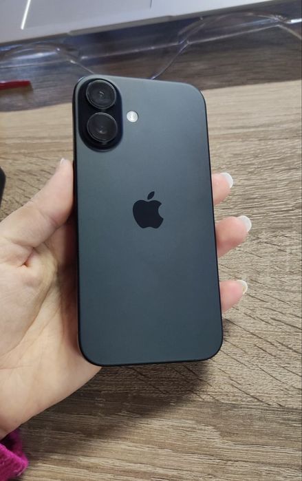 Iphone 16 impecabil 98 % baterie