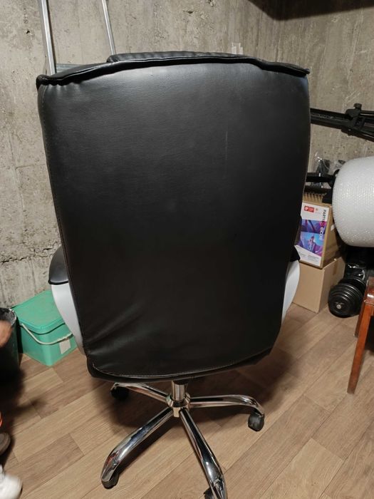 Офис  стол черен