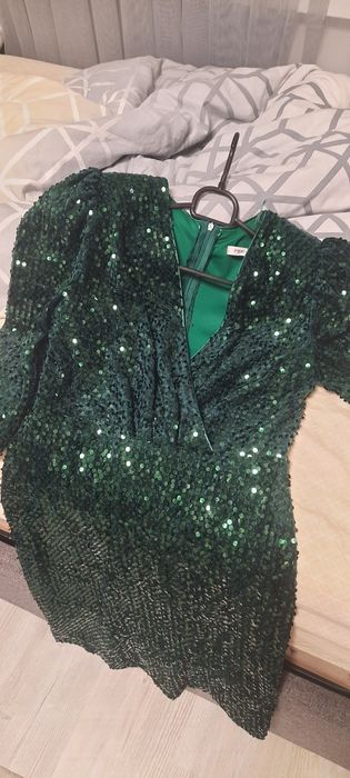 Рокля  с  пайети