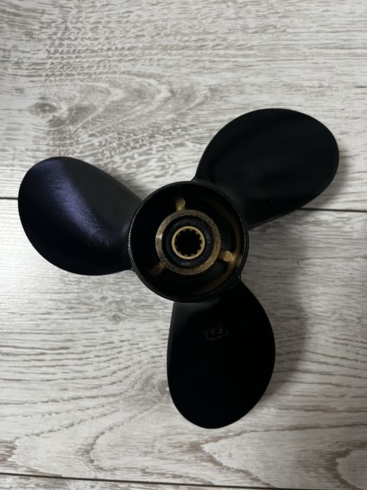 Винт лодочного мотора