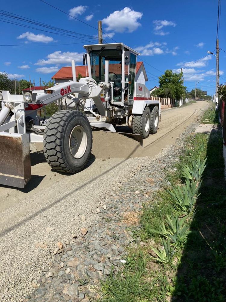 Utilaje de inchiriat: autogreder, buldoexcavator, camion