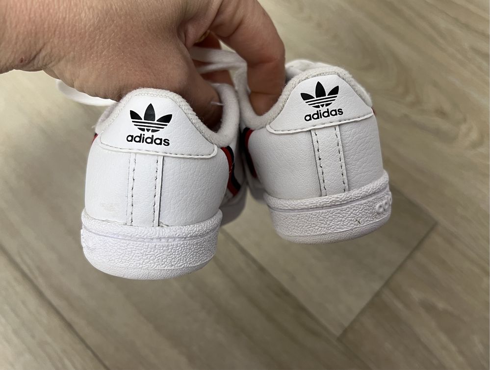 Adidasi Adidas bebe , marime 19