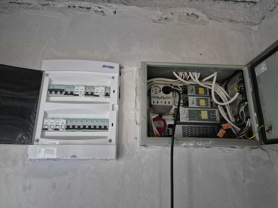 ЛЕД осветление, коледна украса и вътрешни ремонти