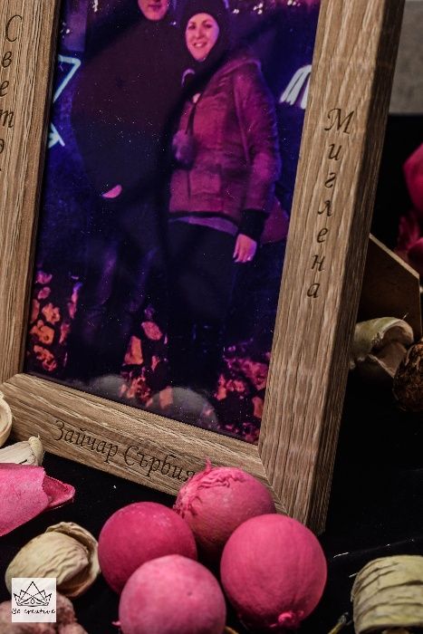 Гравирани рамки за снимки с размер 10Х15см.