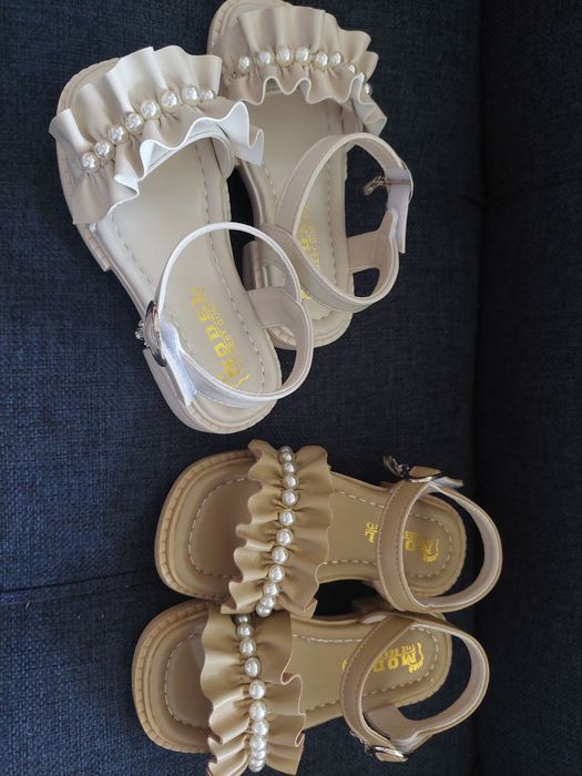 Легкие красивые тапочки и стильные шлепки