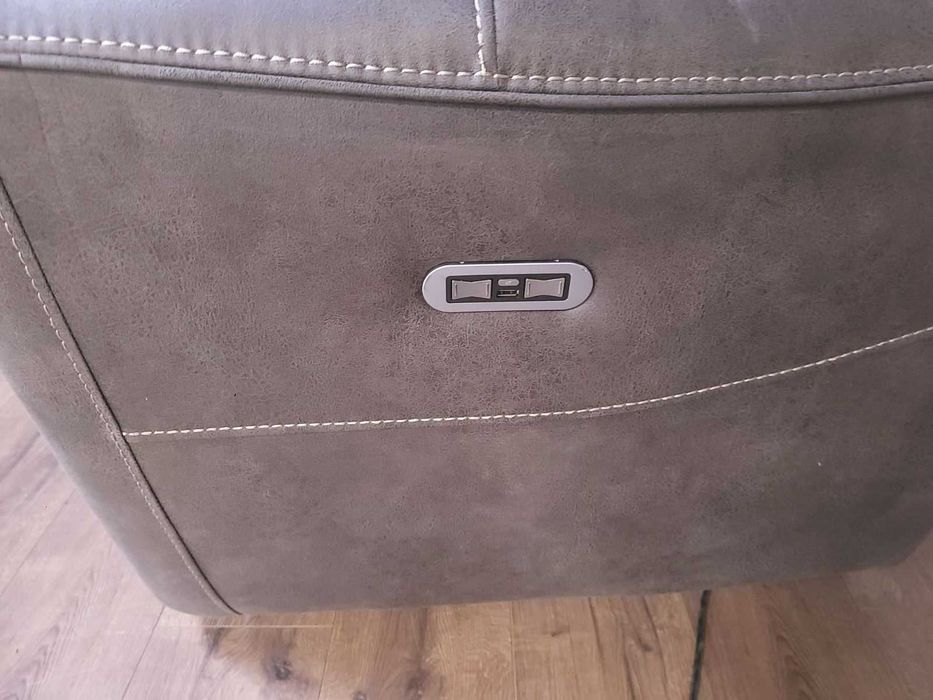 Тъмно сив диван от плат двойка с електрически релаксиращ механизъм