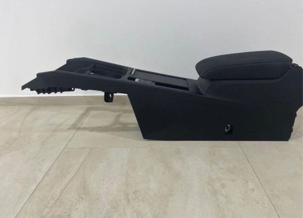 Vând cotiera passat b8