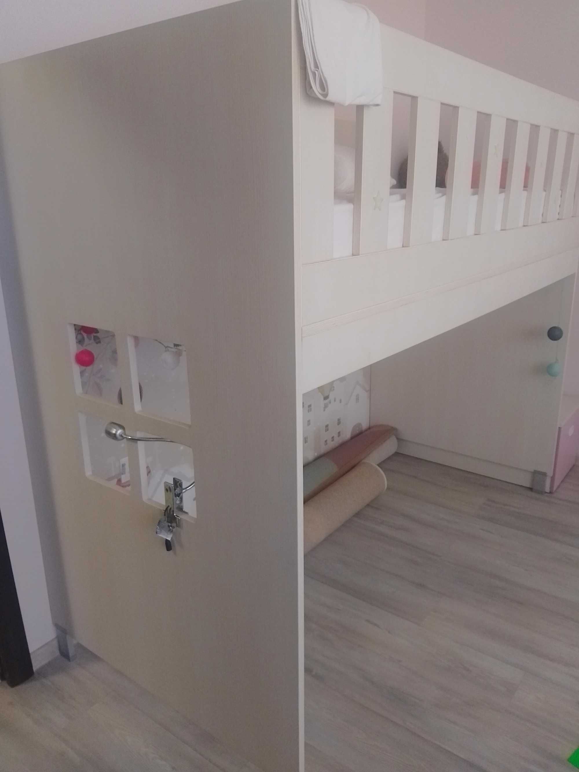 Двуетажно легло и гардероб