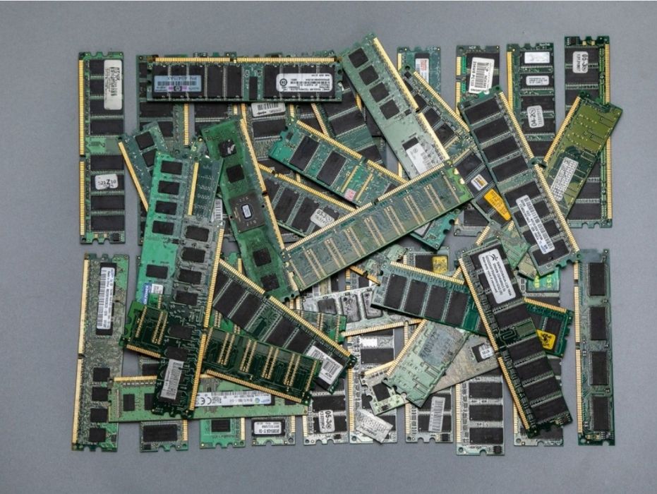 Плат и микросхем