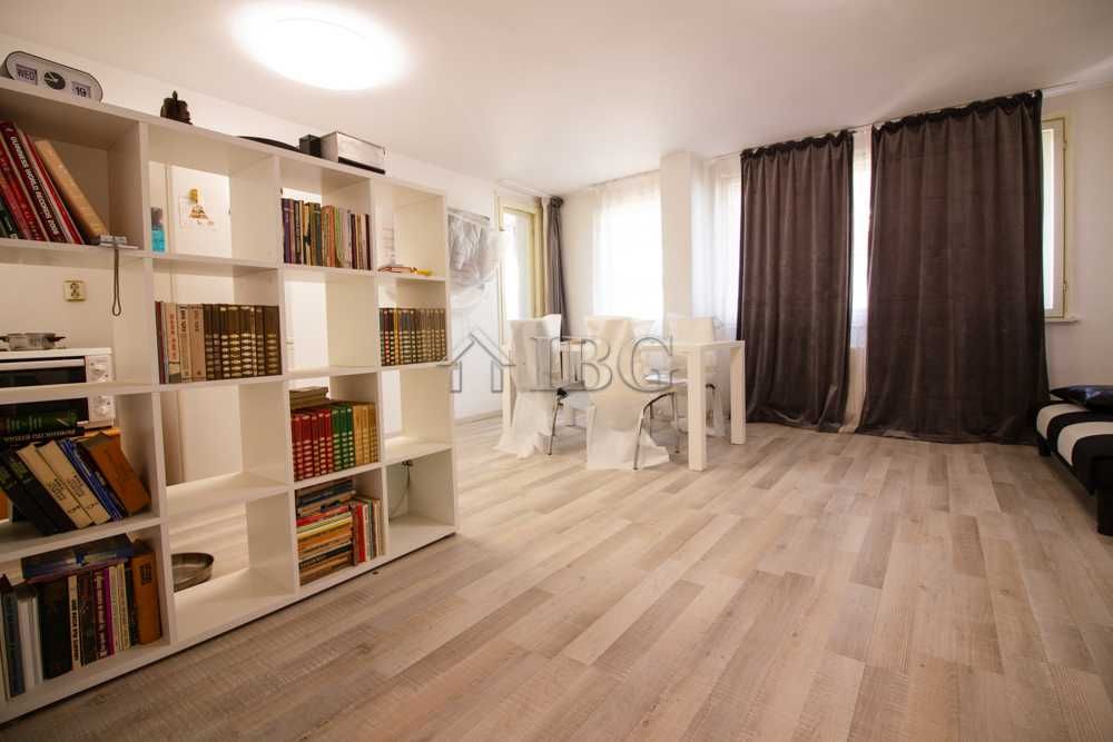 Продава се Тристаен апартамент в Русе, Център - 90 кв.м за 1400 €/кв.м - Снимка #1