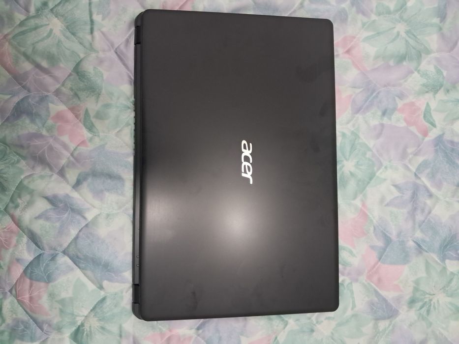 Vind trei laptop la un preț  convenabil