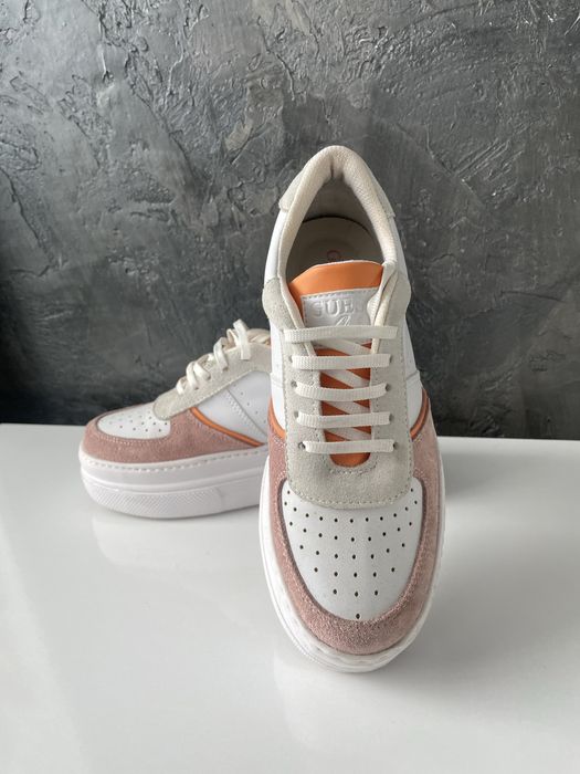 GUESS обувки нови