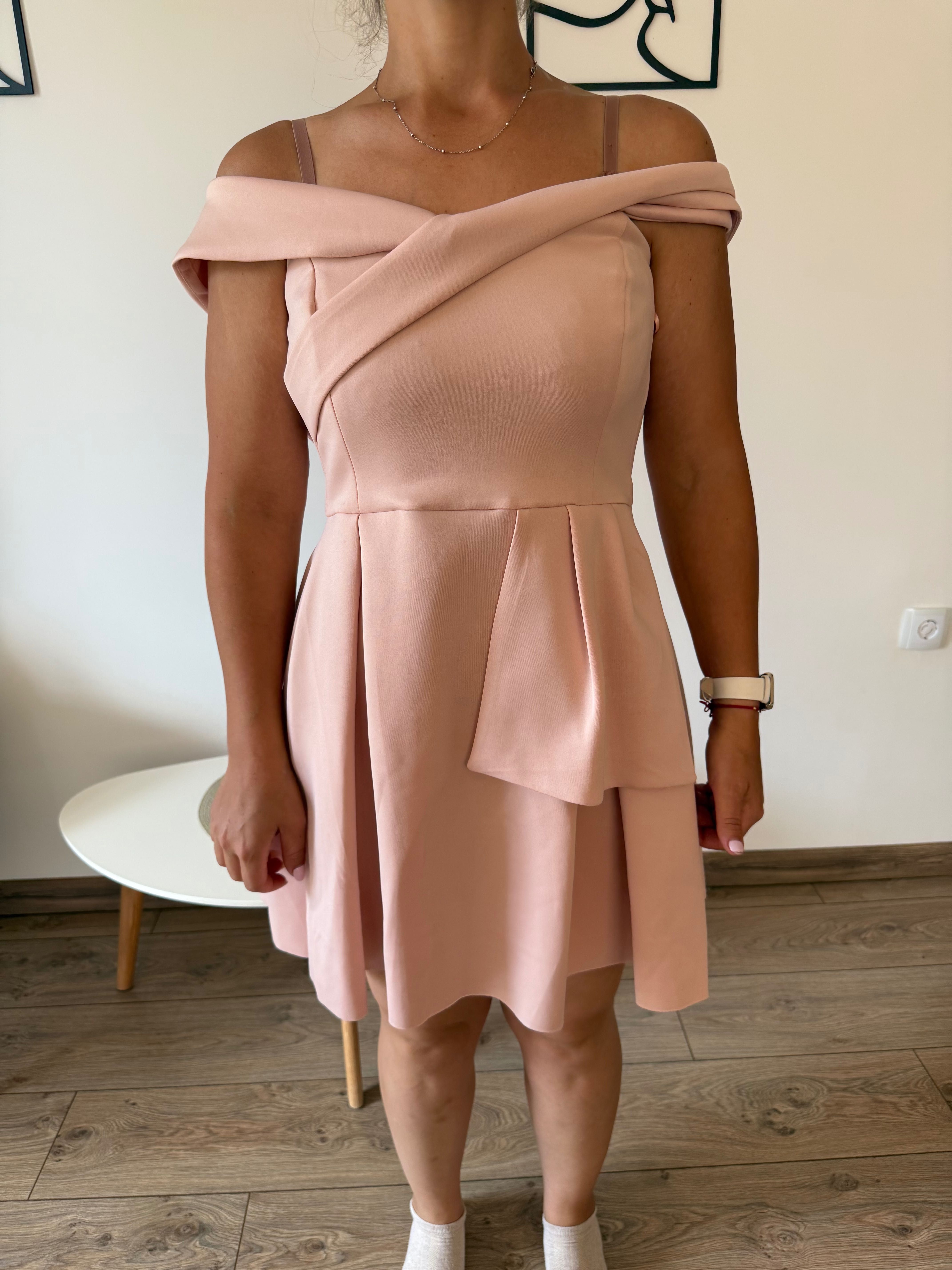 Рокля размер 36 Asos