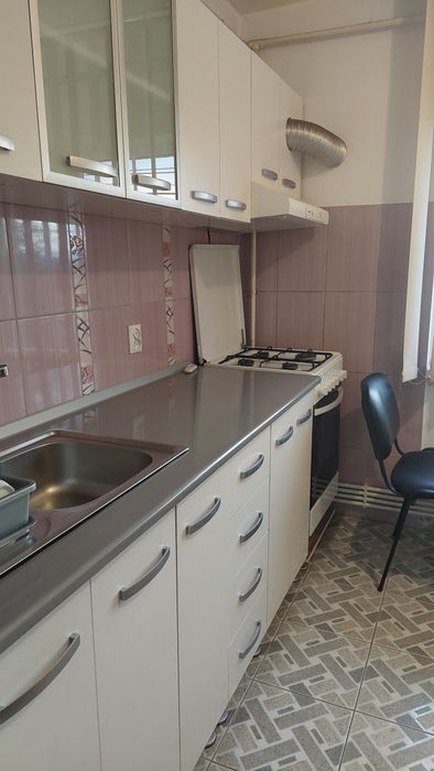 Închiriez garsoniera