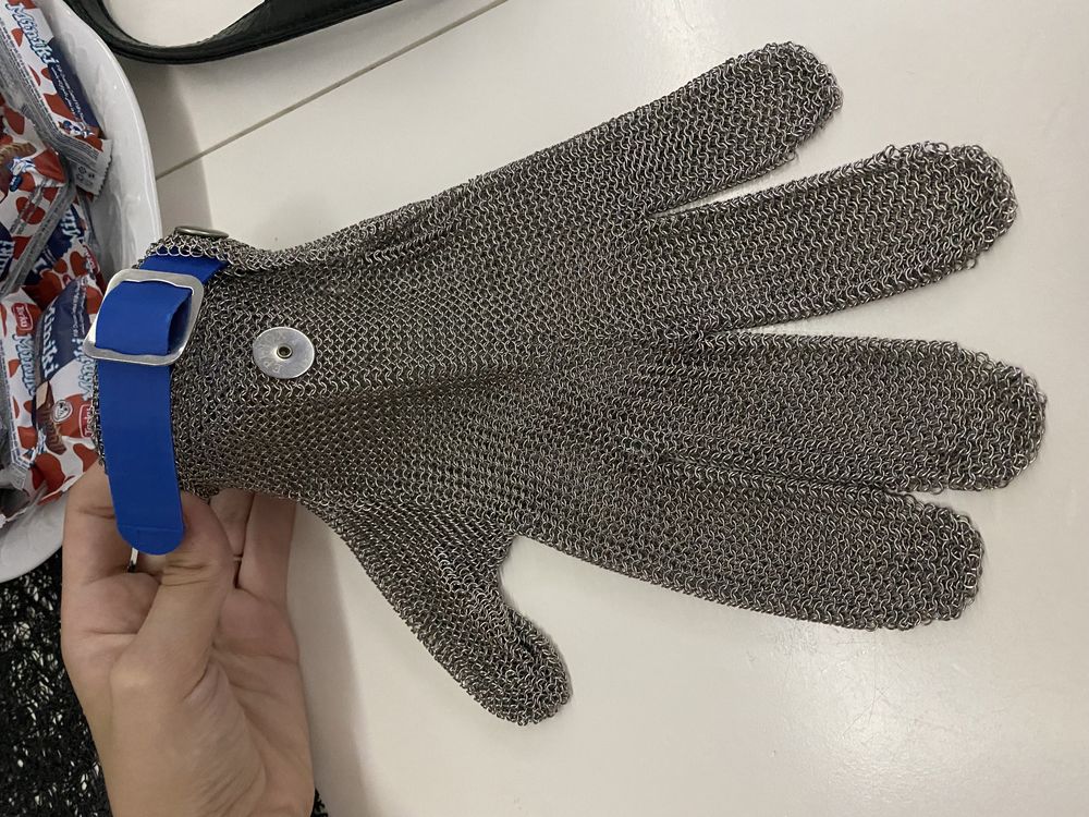 Метални предпазни ръкавици за транжиране и обескостяване