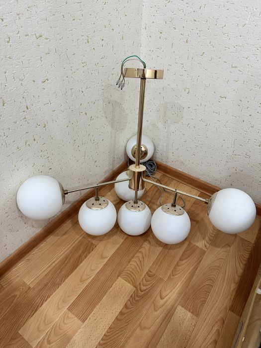 Продам люстру с лампочками