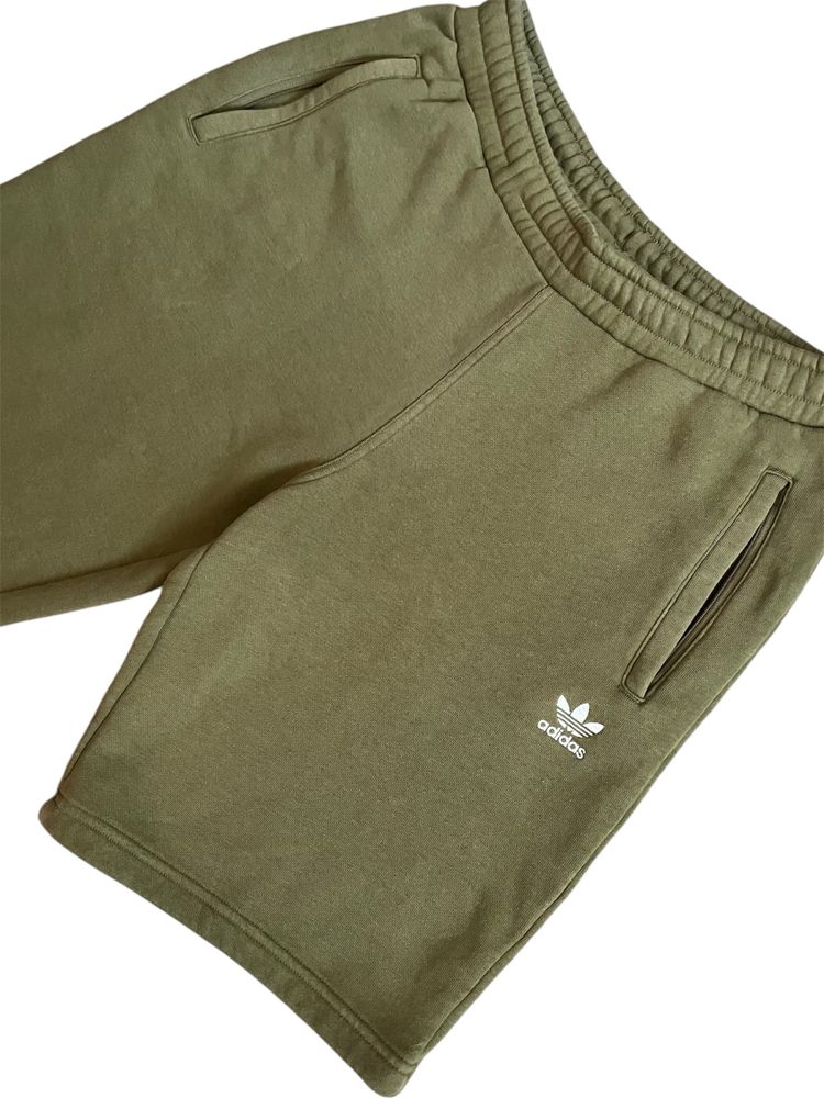 Adidas къси панталони - размер М
