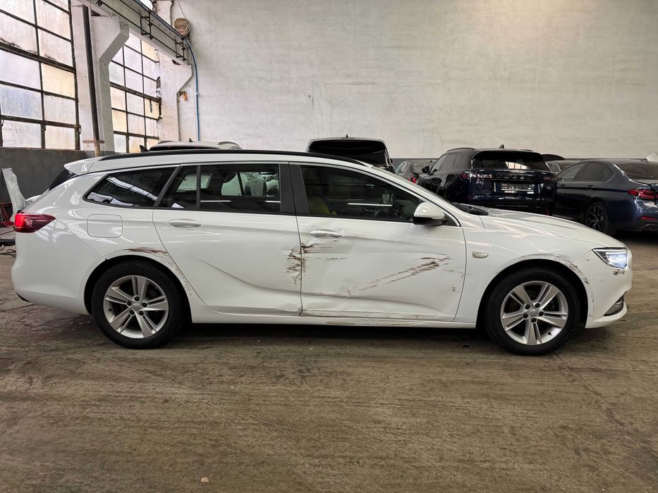 Opel Insignia avariat