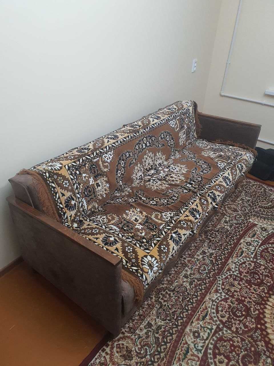 Диван (реставрированый) + два кресла