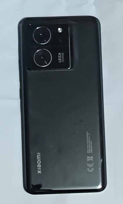 Xiaomi 13 t pro cu urme fine de zgârieturi pe ecran