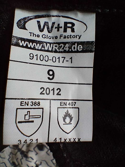 Зимна шапка ушанка Highlander и ръкавици "W+R")