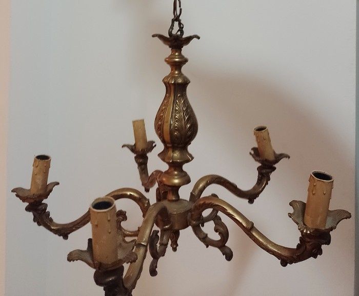 Candelabru din bronz masiv cu 5 brațe,piesa cu o lucrătură de o