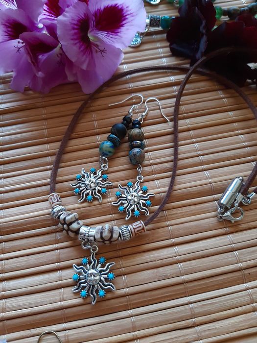 Ръчно изработени уникални бижута от полускъпоценни камъни. Подаръци.