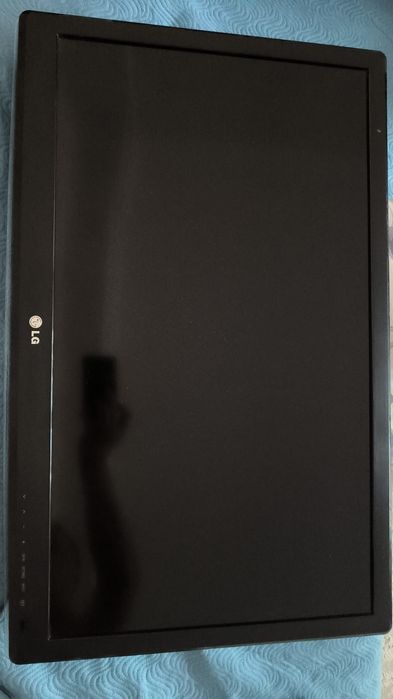 Телевизор LG почти новый