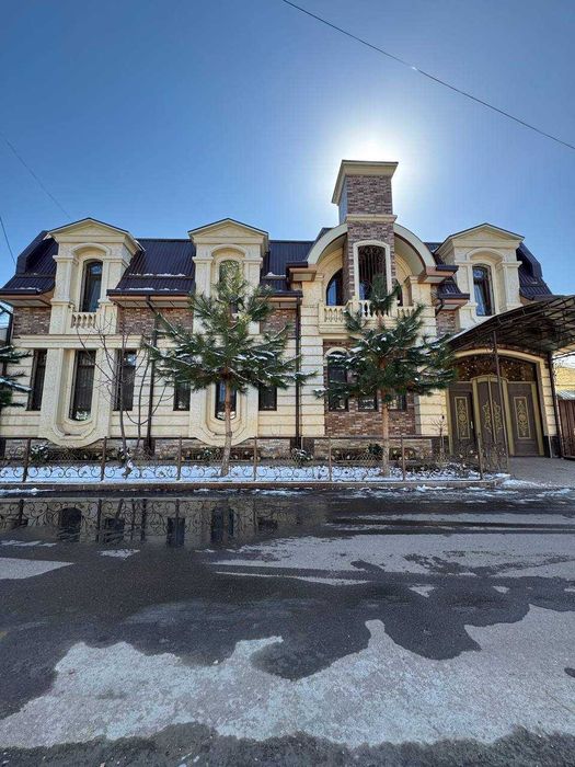 Продается дом Район: Шайхантахурский  5.1 сотки  Комнат: 10