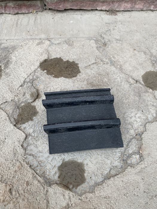 Продам заглушка на бампер Тойота Камри 55 европеец!